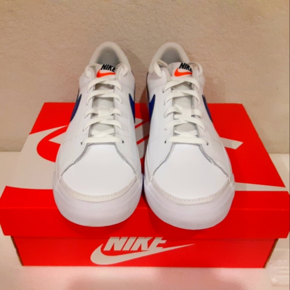 Nike - Picture 2 of 4